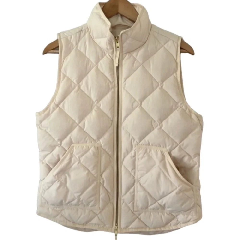 J Crew quilted vest white cream color Gold zipper SZ small excellent condition